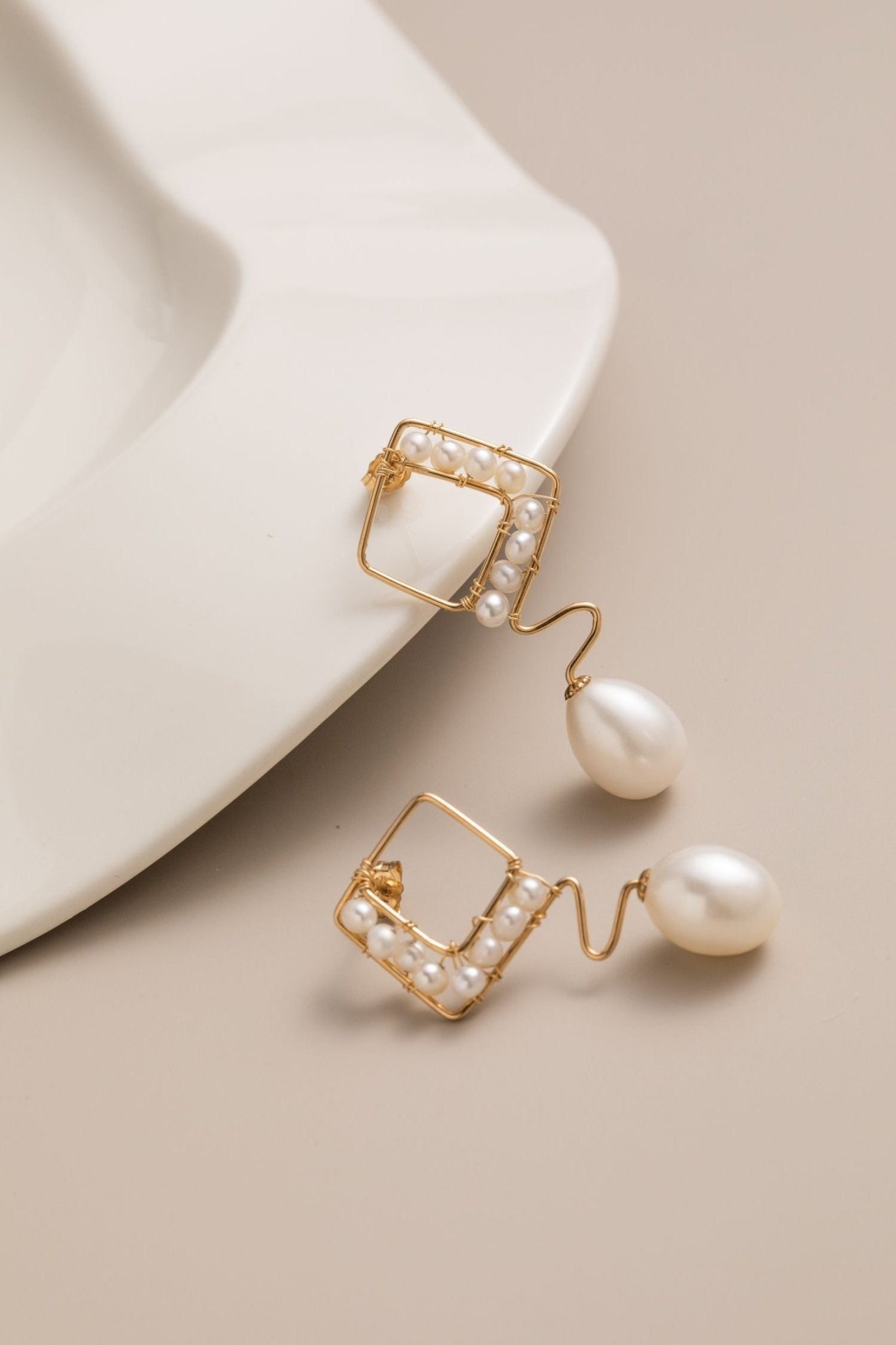 Geometric Series Wave Pearl Teardrop Earrings - floysun