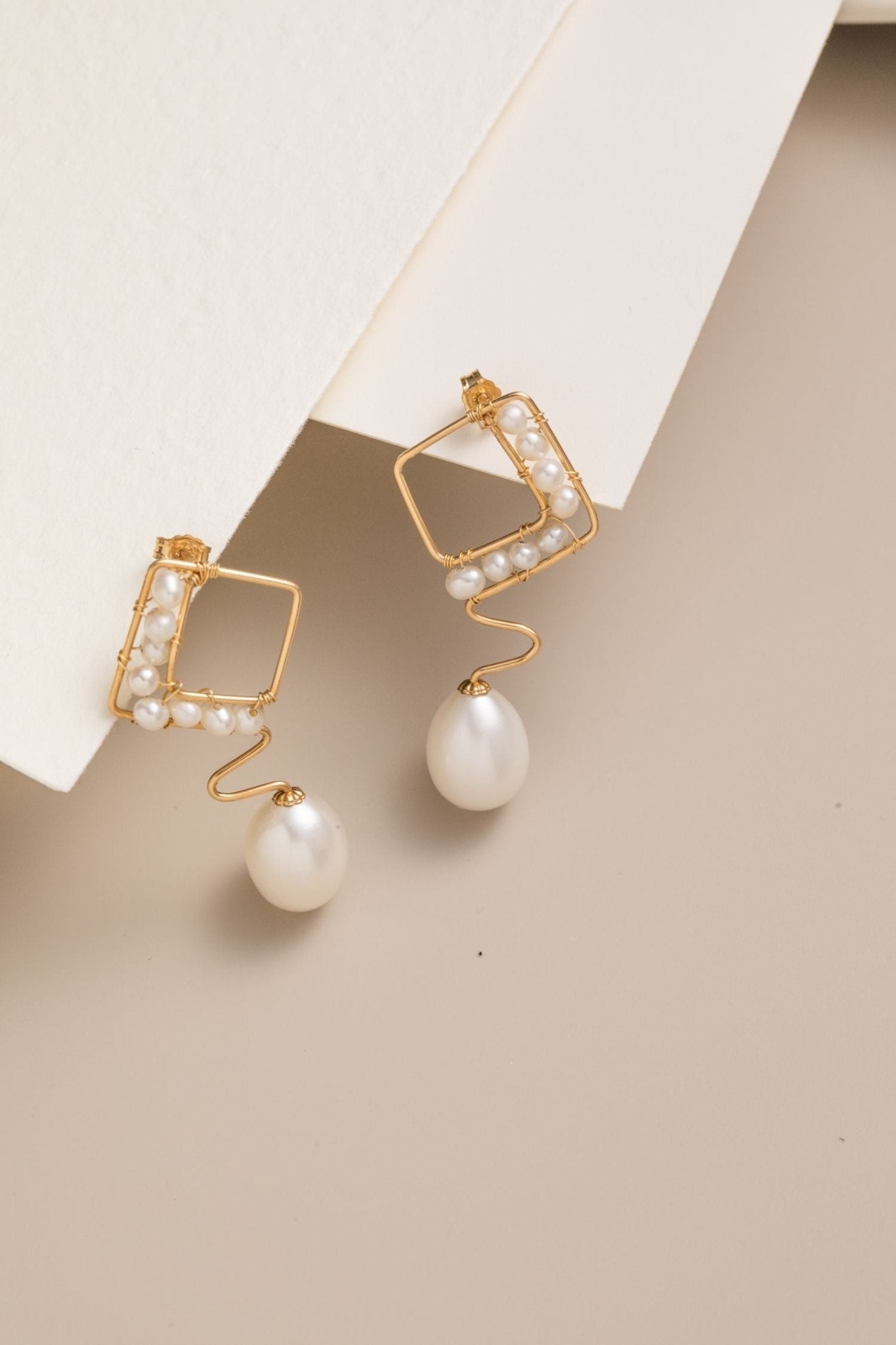 Geometric Series Wave Pearl Teardrop Earrings - floysun