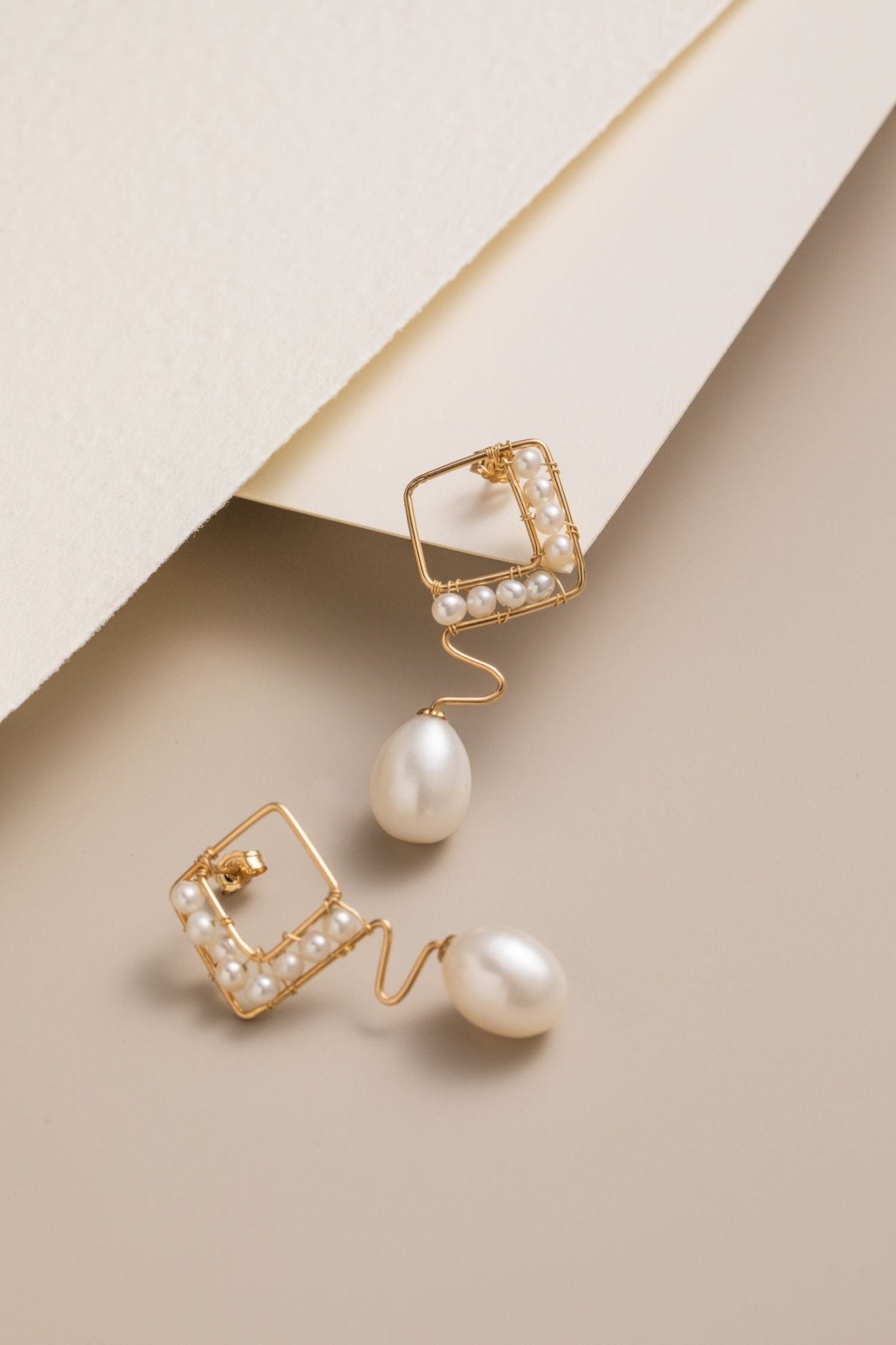 Geometric Series Wave Pearl Teardrop Earrings - floysun