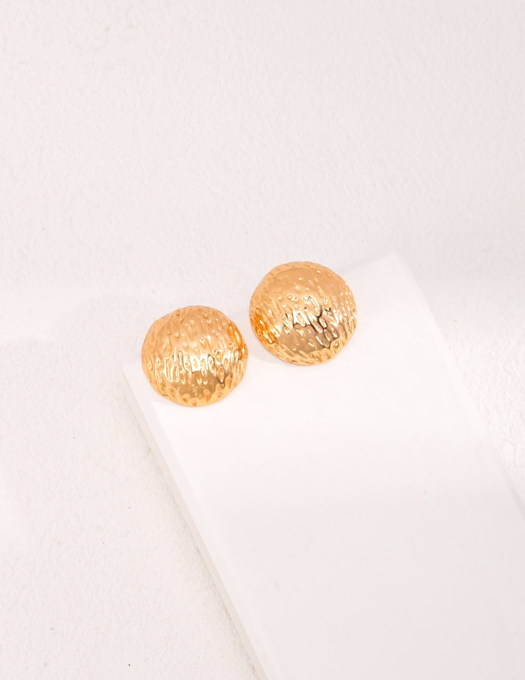 Hand - Carved Texture Round Stud Earrings - floysun