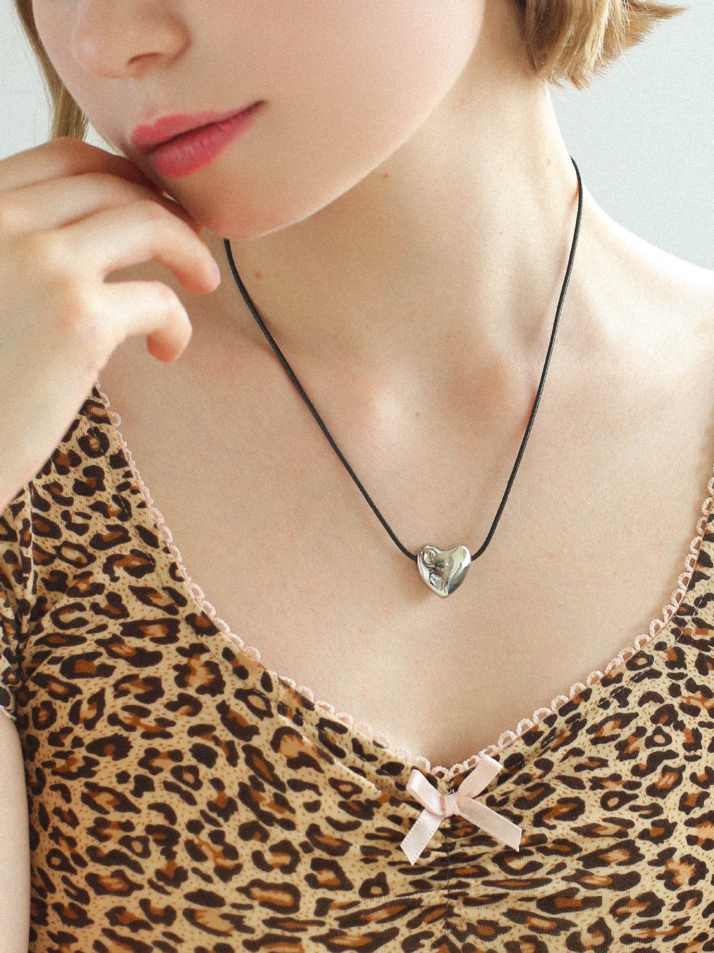 Heart - shaped Black Leather Drawstring Pendant Necklace - floysun