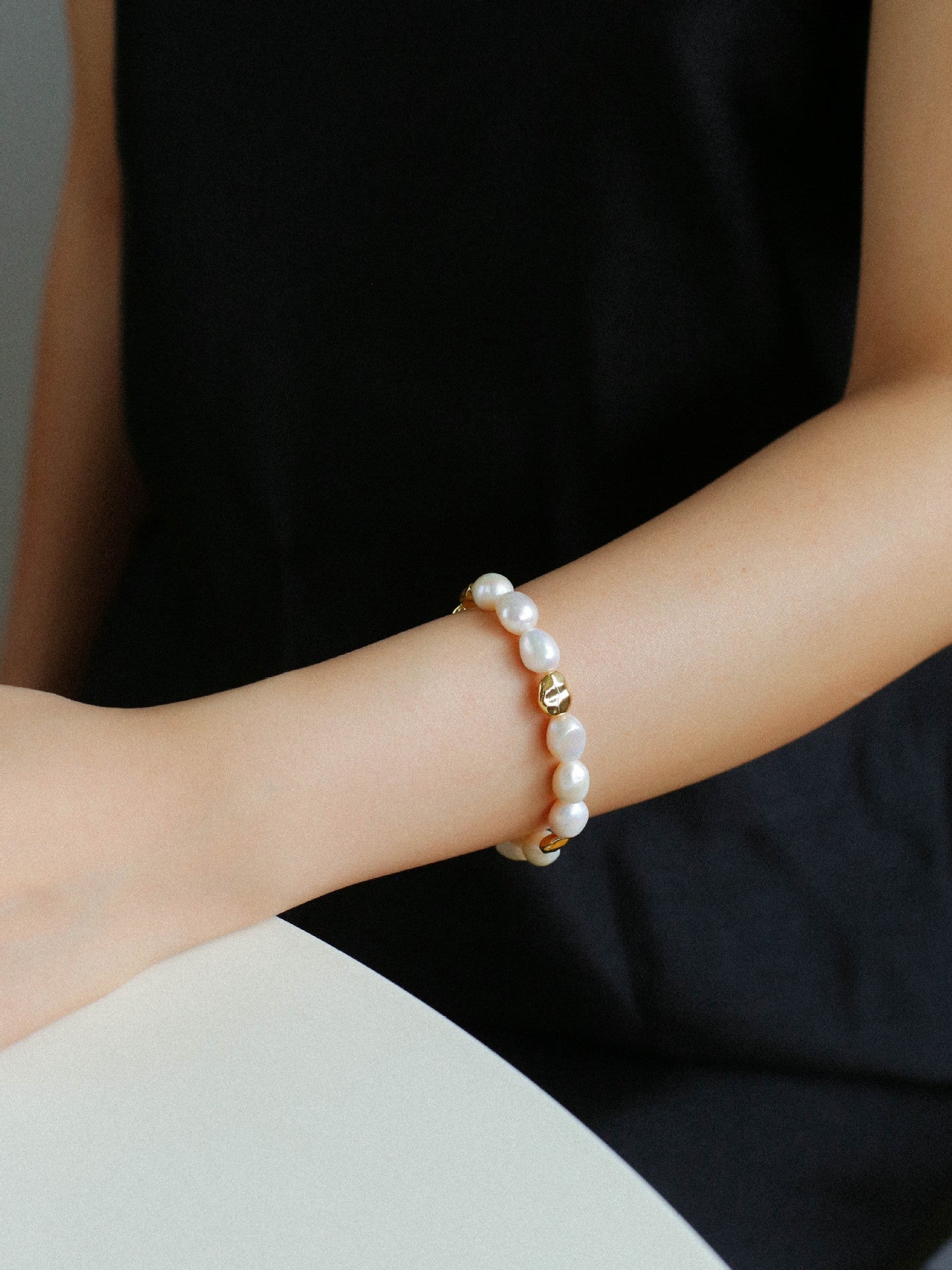 Irregular Metal and Pearl Magnetic Clasp Beaded Bracelet - floysun