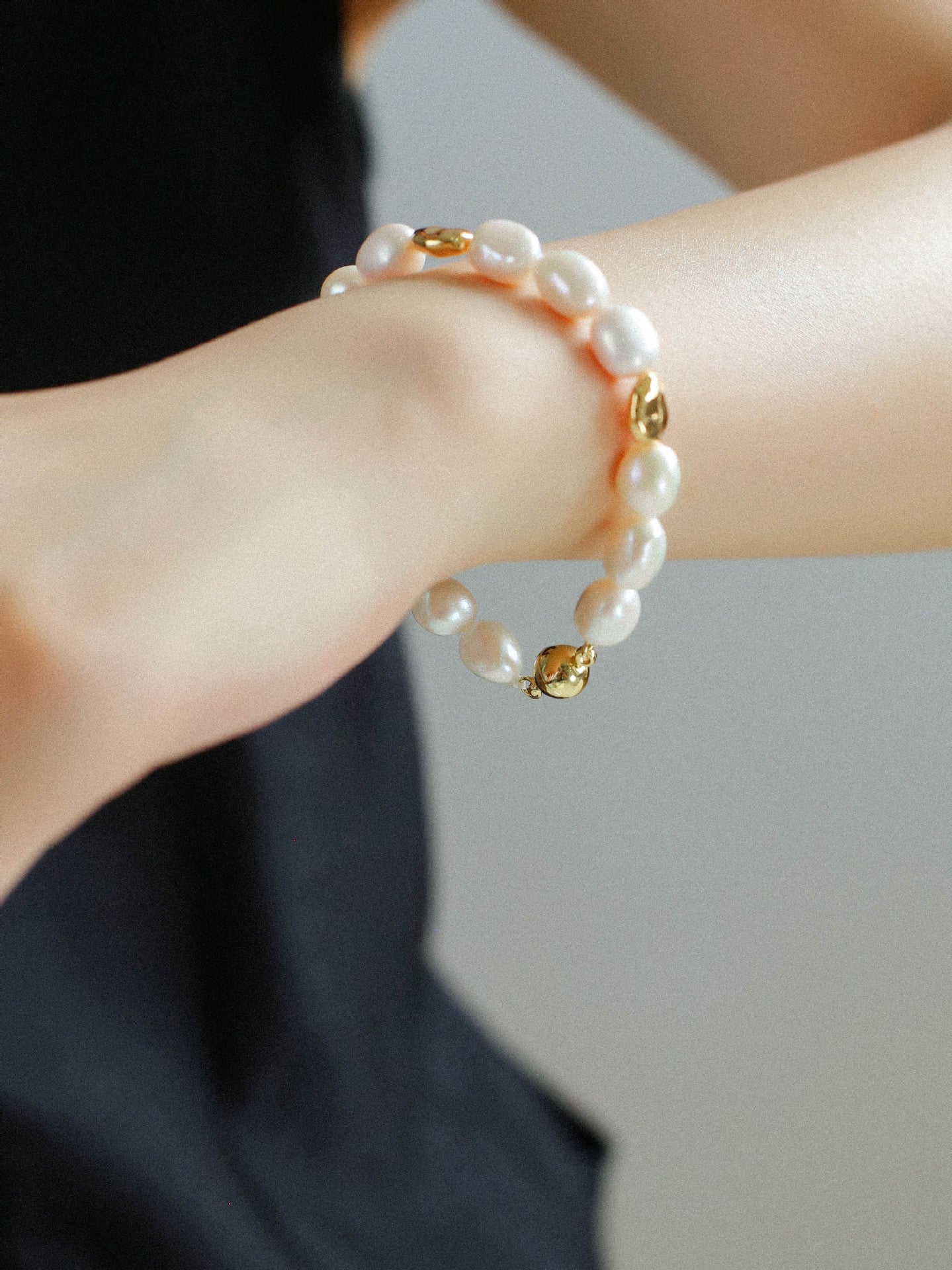 Irregular Metal and Pearl Magnetic Clasp Beaded Bracelet - floysun