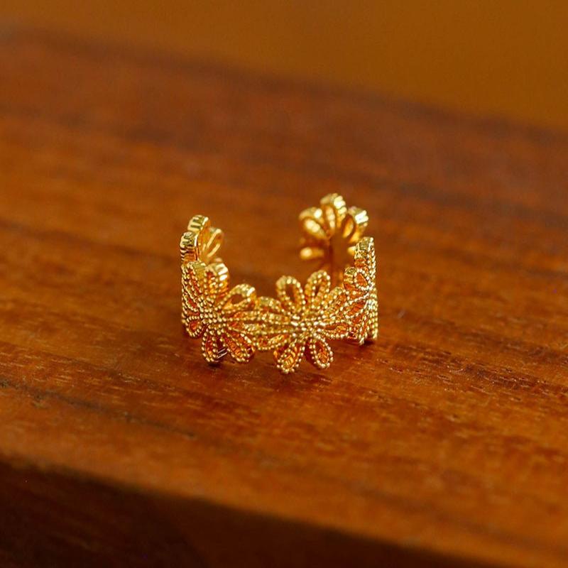 Lace Pattern Diamond Ear Cuff