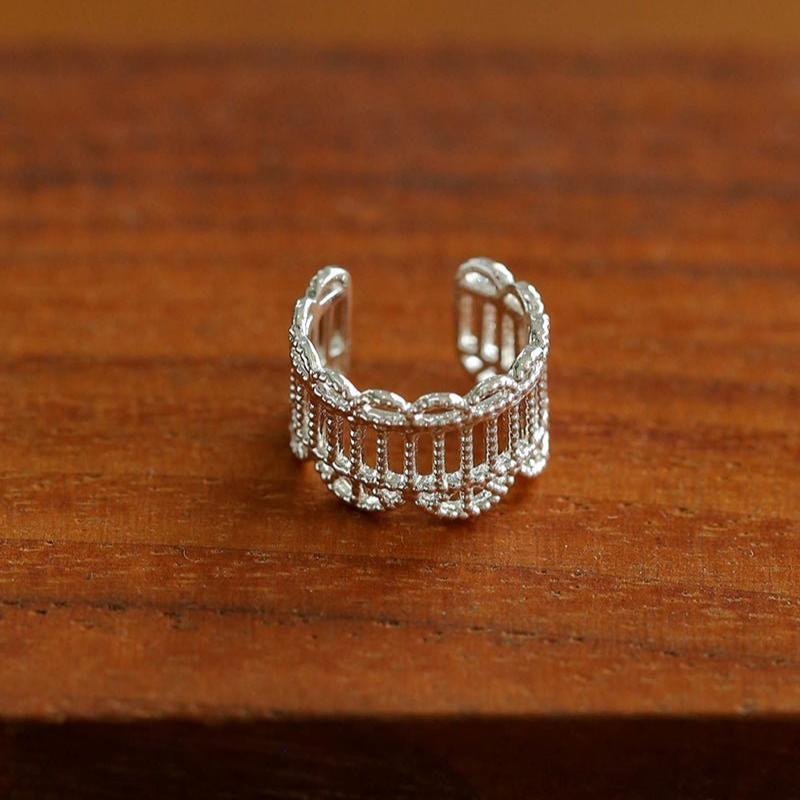 Lace Pattern Diamond Ear Cuff