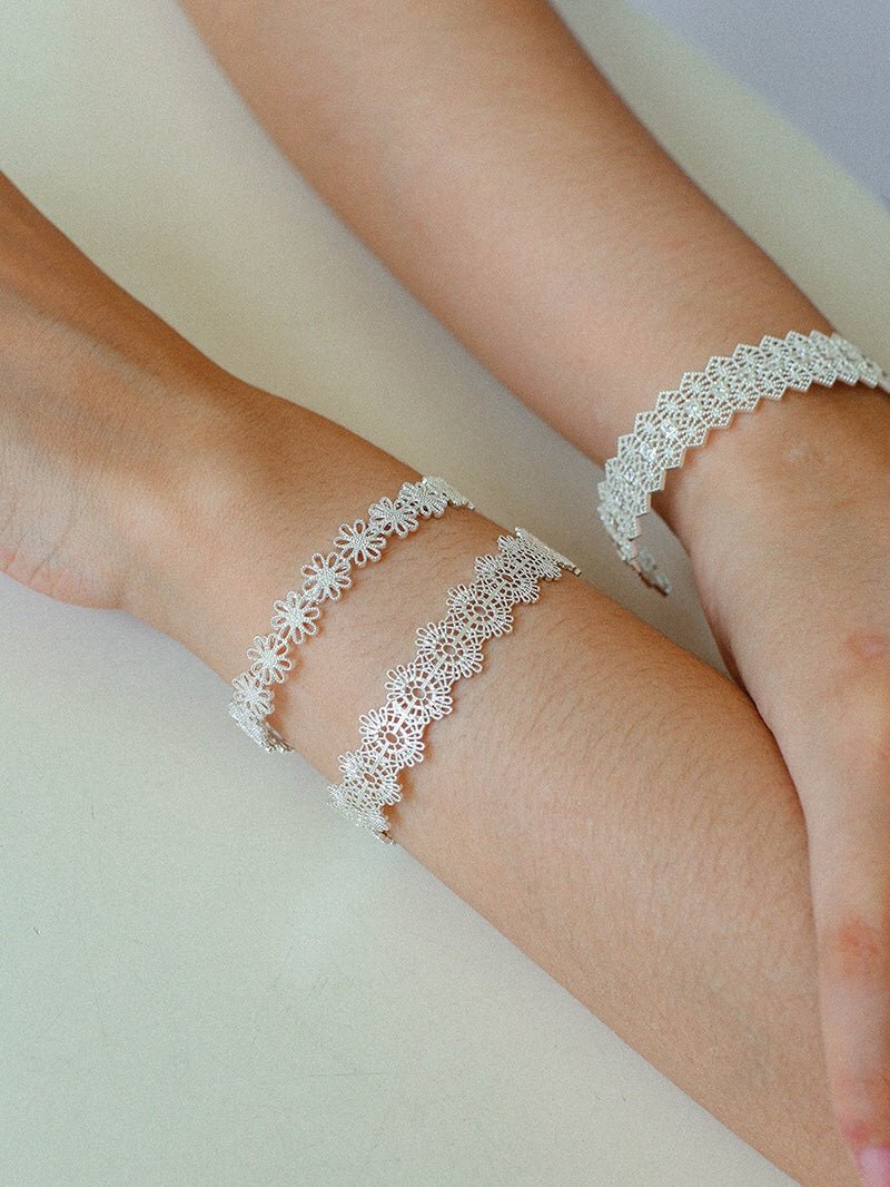 Lace Pattern Diamond Open Bangle - floysun