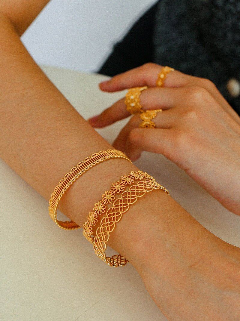 Lace Pattern Diamond Open Bangle - floysun