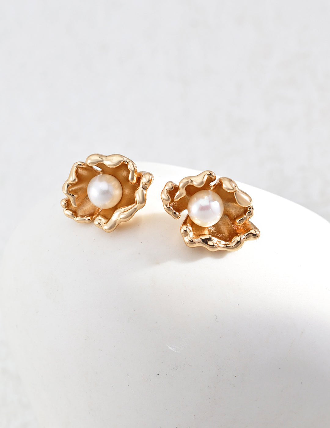 Large Petal Wrapped Pearl Stud Earrings - floysun