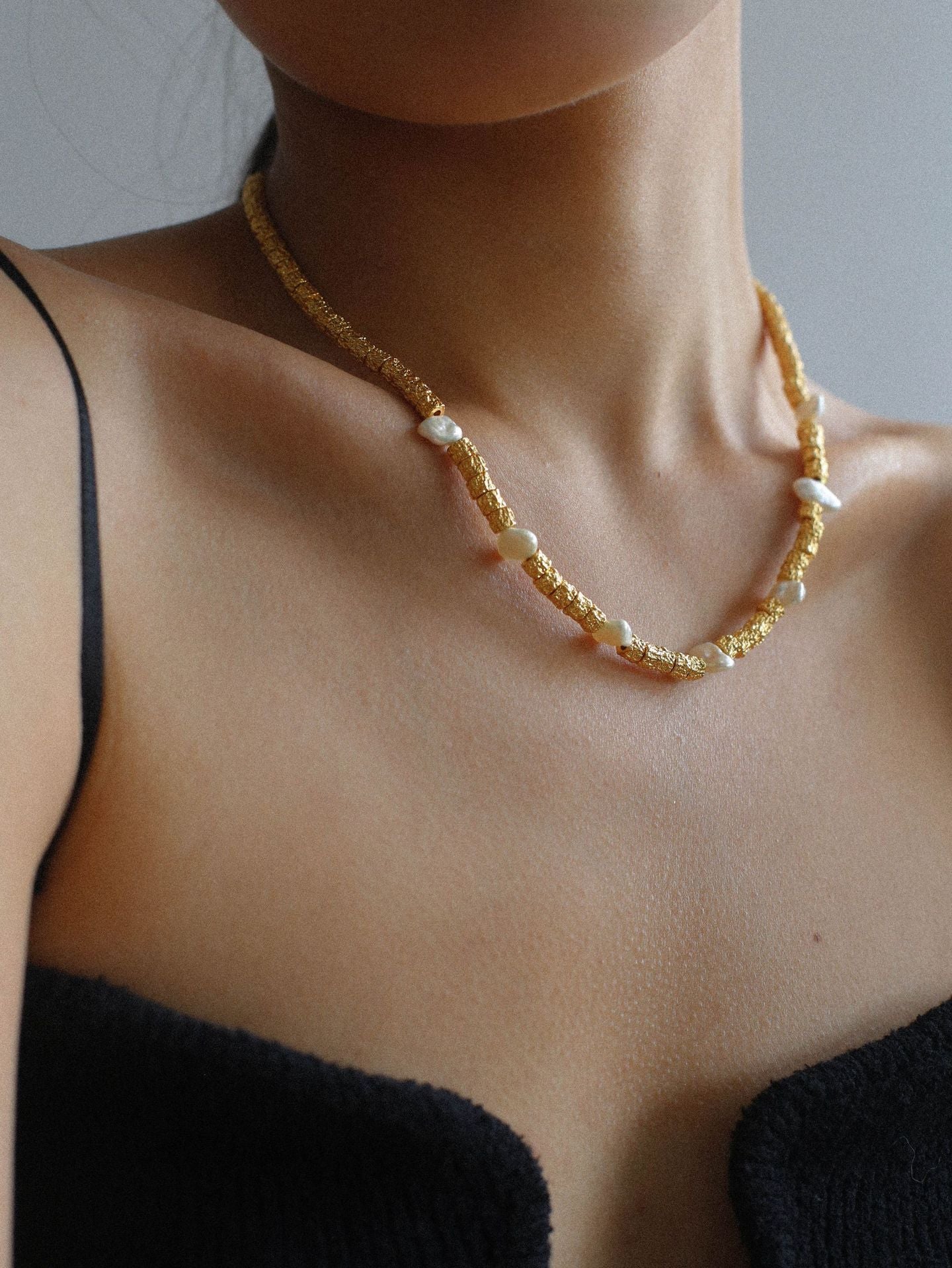 Lava Metal Fragment and Baroque Pearl Beaded Necklace - floysun