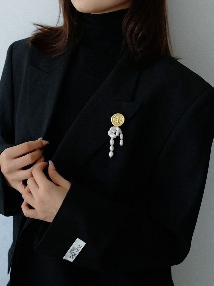 Matte Embossed Bee Badge Brooch - floysun