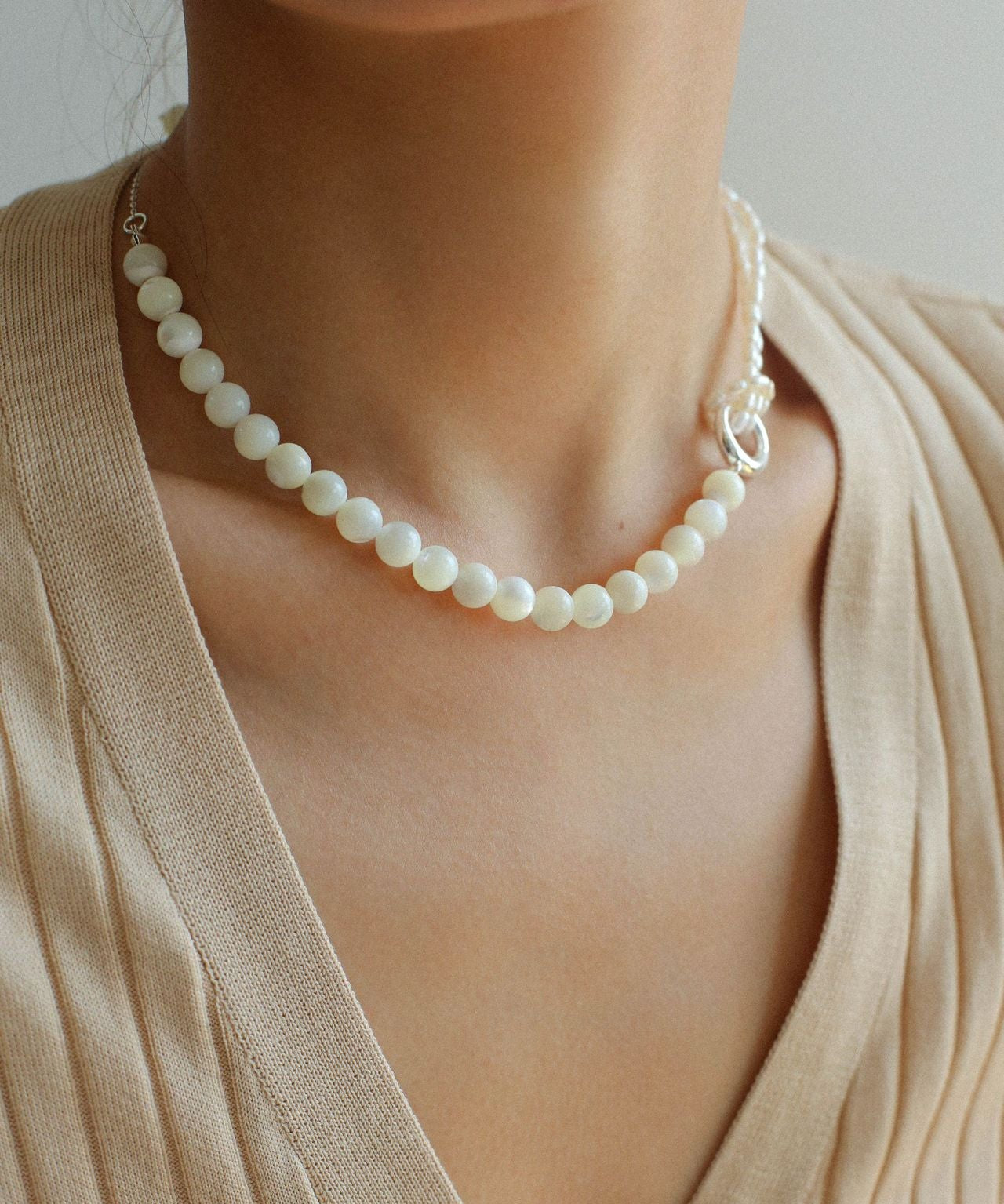 Millet Pearl and White Mother - of - Pearl Beaded Choker Necklace - floysun