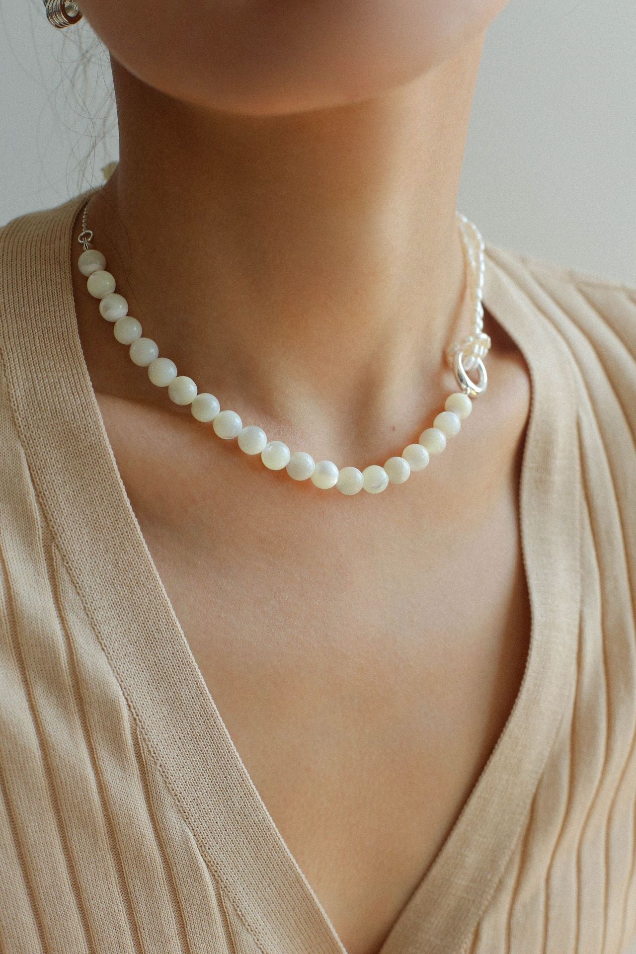 Millet Pearl and White Mother - of - Pearl Beaded Choker Necklace - floysun