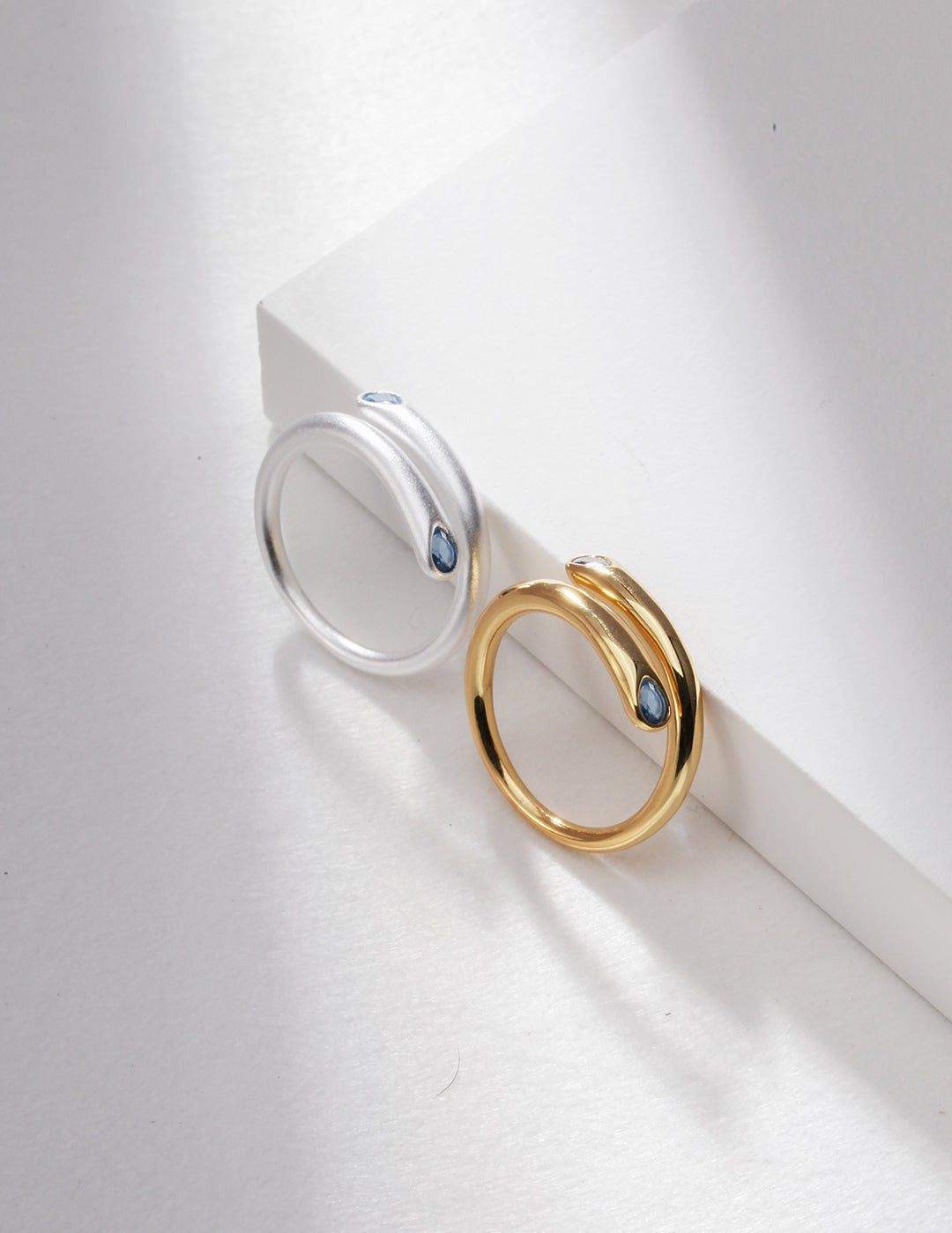 Minimalist Line Sapphire Ring - floysun