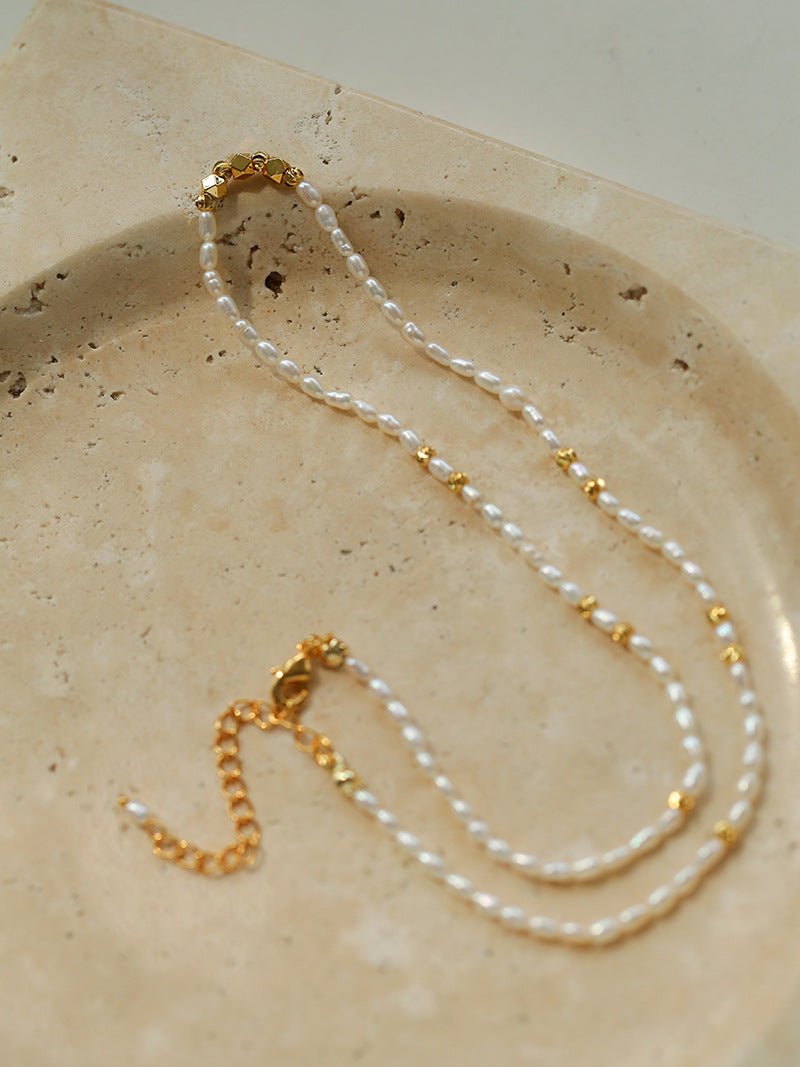 Minimalist Necklace with Small Gold Beads and Rice Pearls - floysun