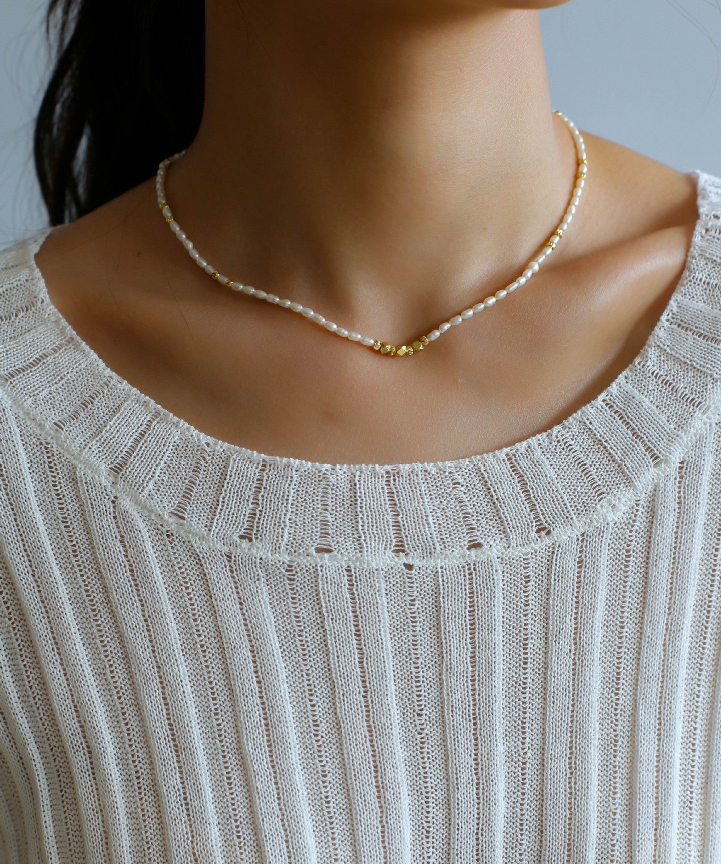 Minimalist Necklace with Small Gold Beads and Rice Pearls - floysun