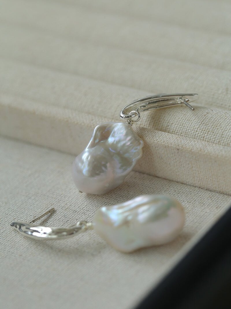 Minimalist Willow Leaf Baroque Pearl Pendant Earrings - floysun