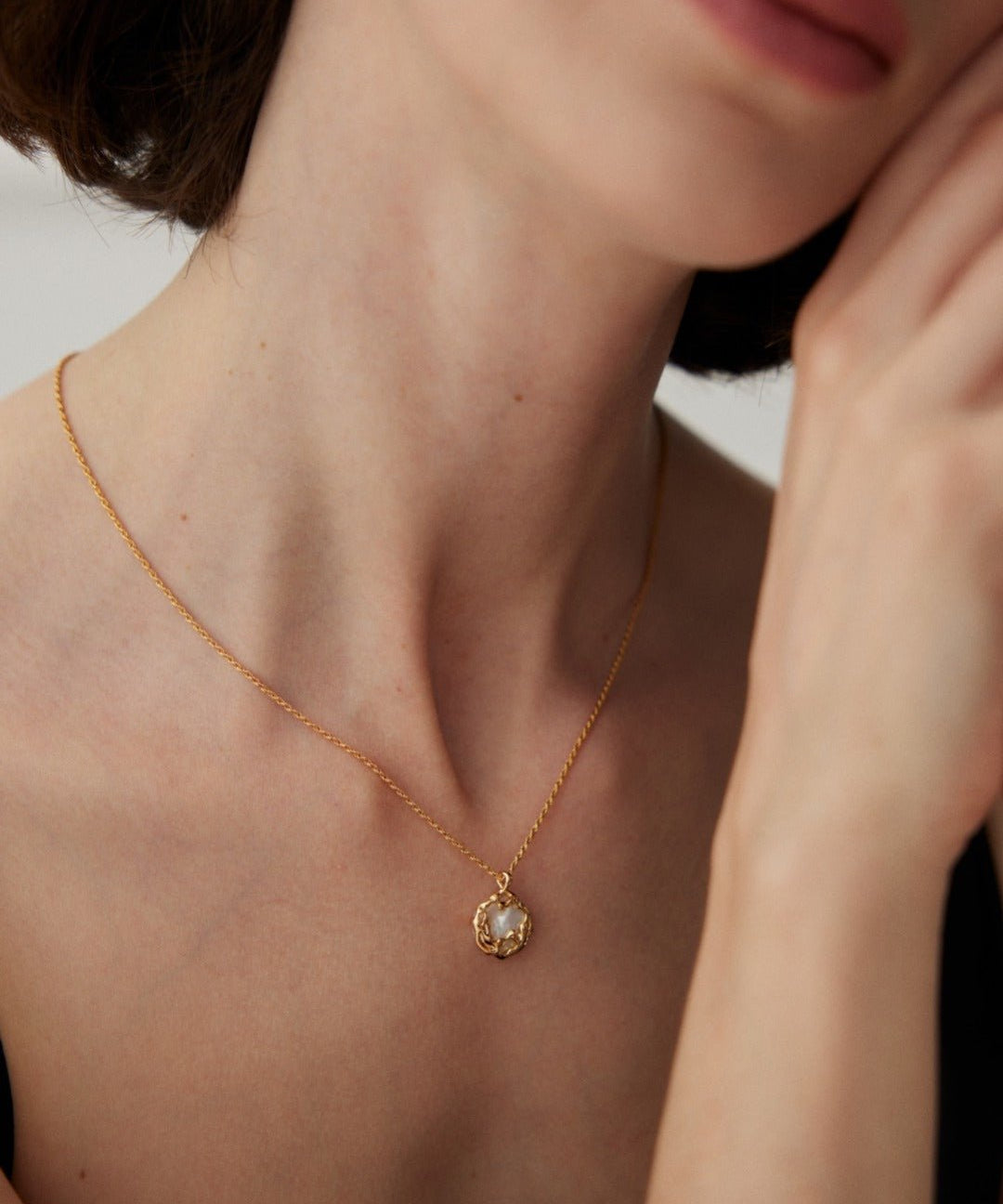 Natural Pearls Inlaid Gold Edge Necklaces - floysun