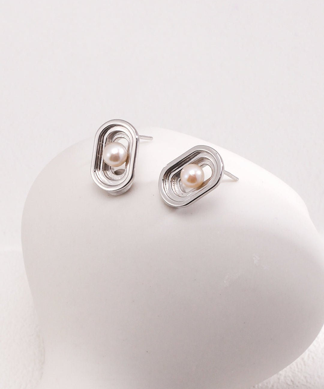 Oval Hollow Pearl Stud Earring - floysun