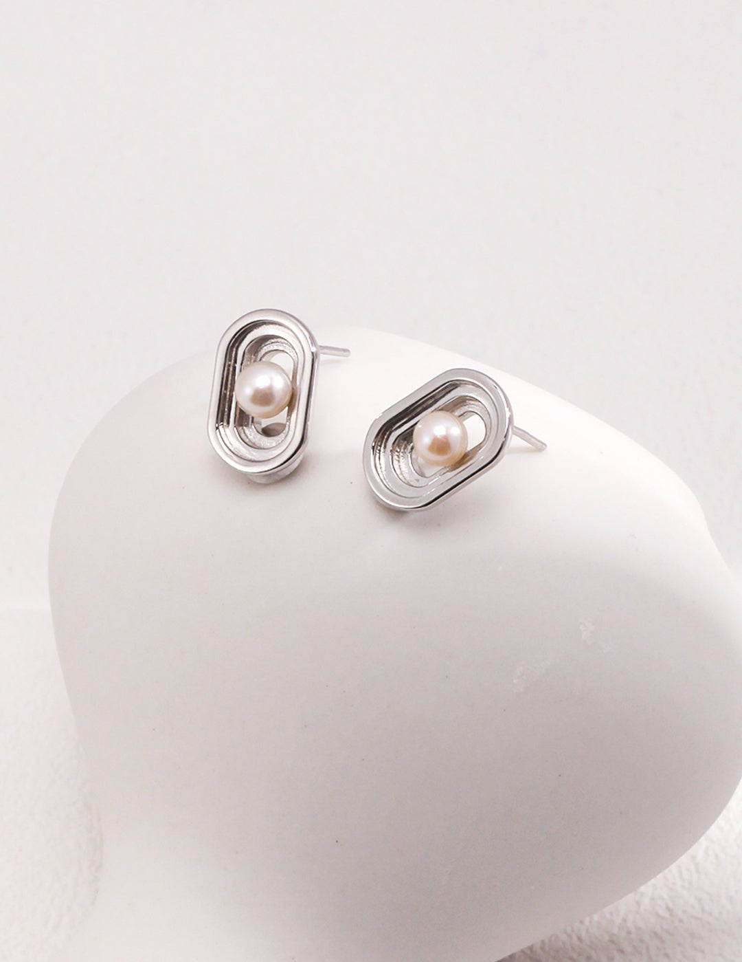 Oval Hollow Pearl Stud Earring - floysun