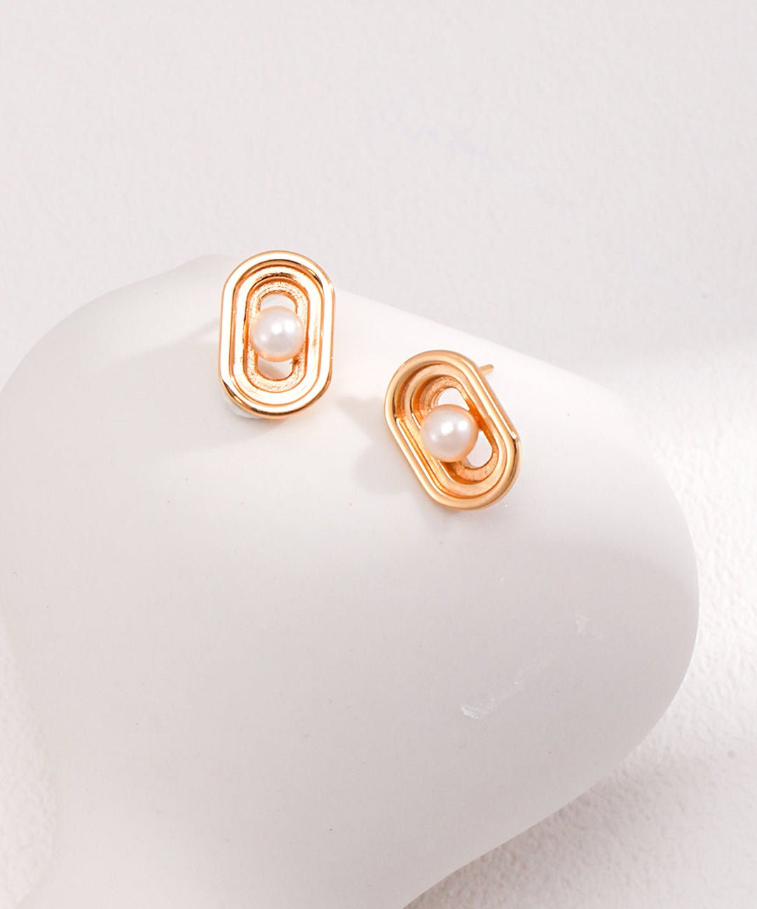 Oval Hollow Pearl Stud Earring - floysun