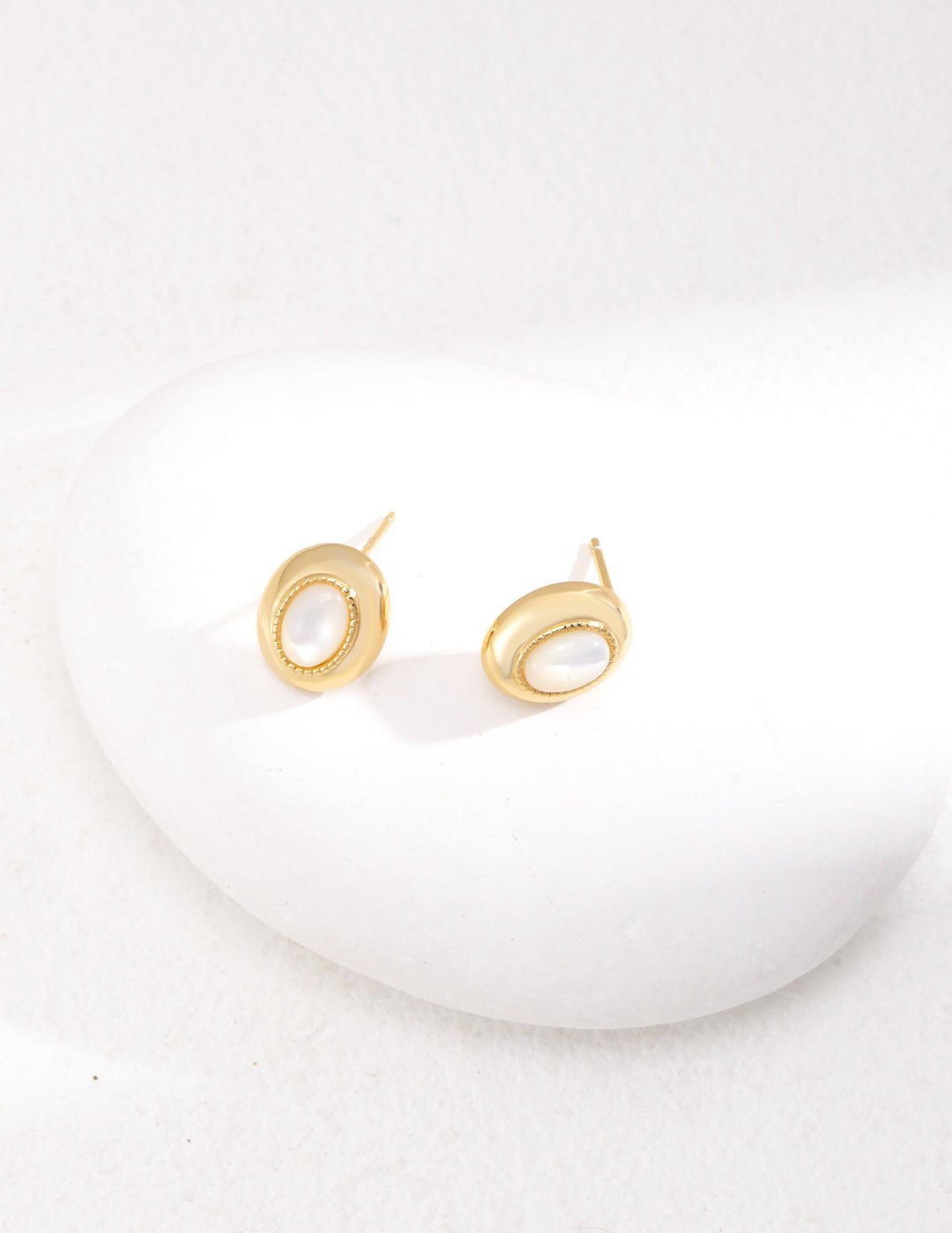 Oval Mother of Pearl Earrings - floysun