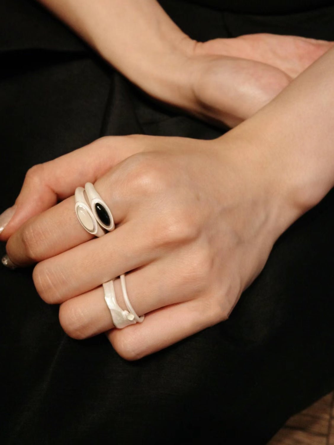 Pure Silver Satellite Ring - White Chalcedony/Black Onyx - floysun