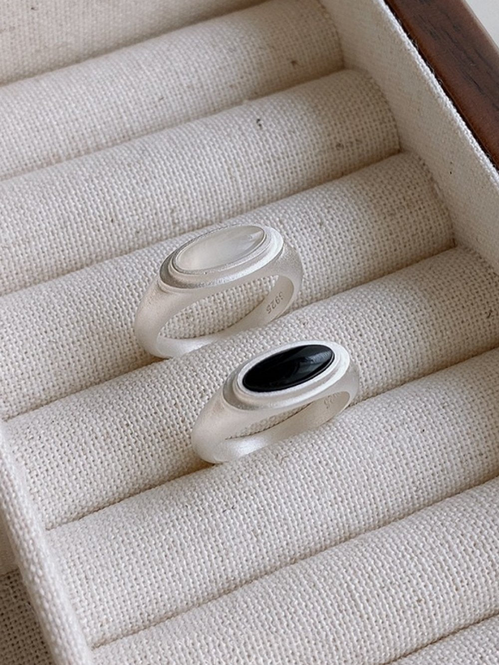 Pure Silver Satellite Ring - White Chalcedony/Black Onyx - floysun