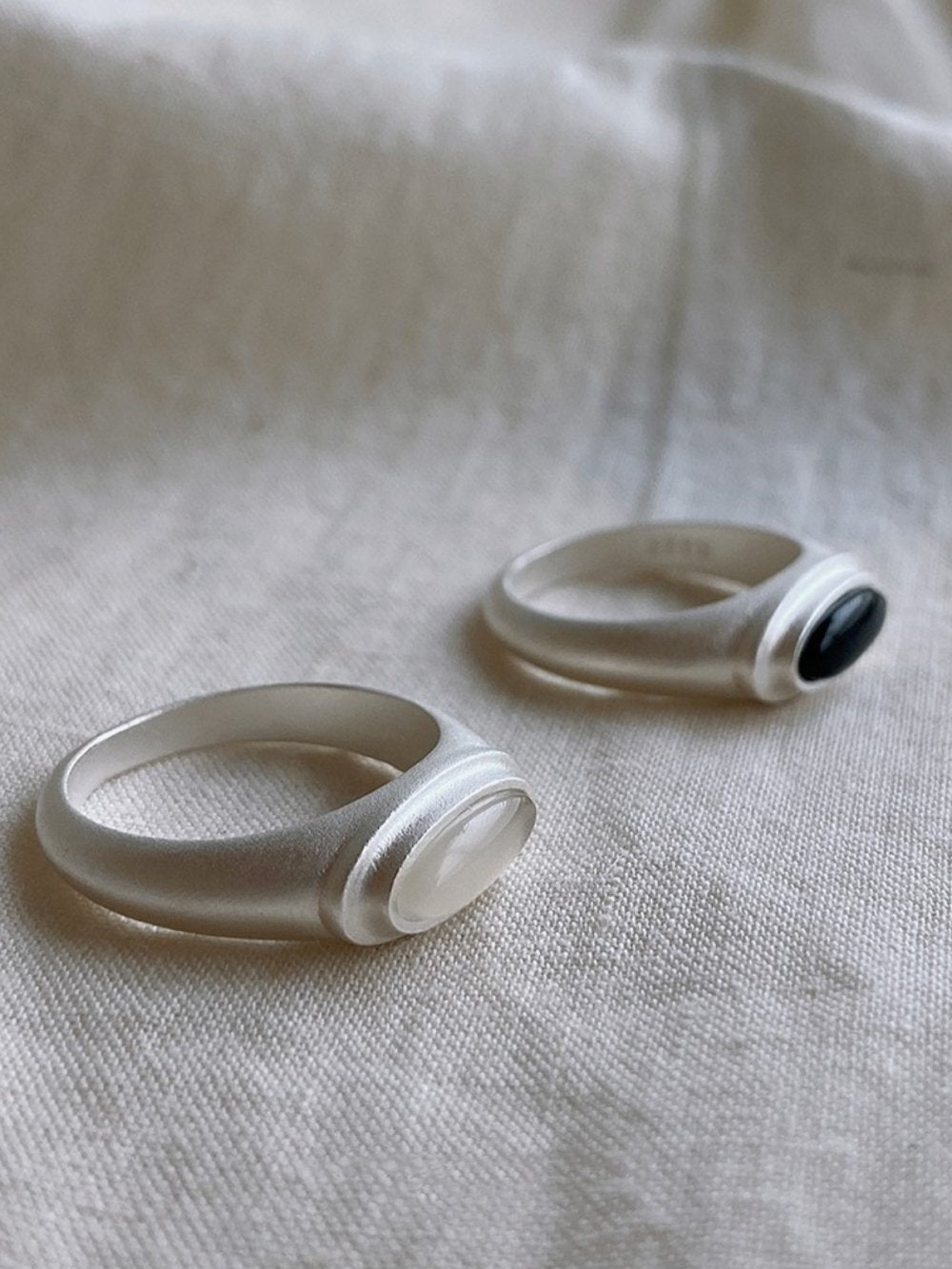 Pure Silver Satellite Ring - White Chalcedony/Black Onyx - floysun