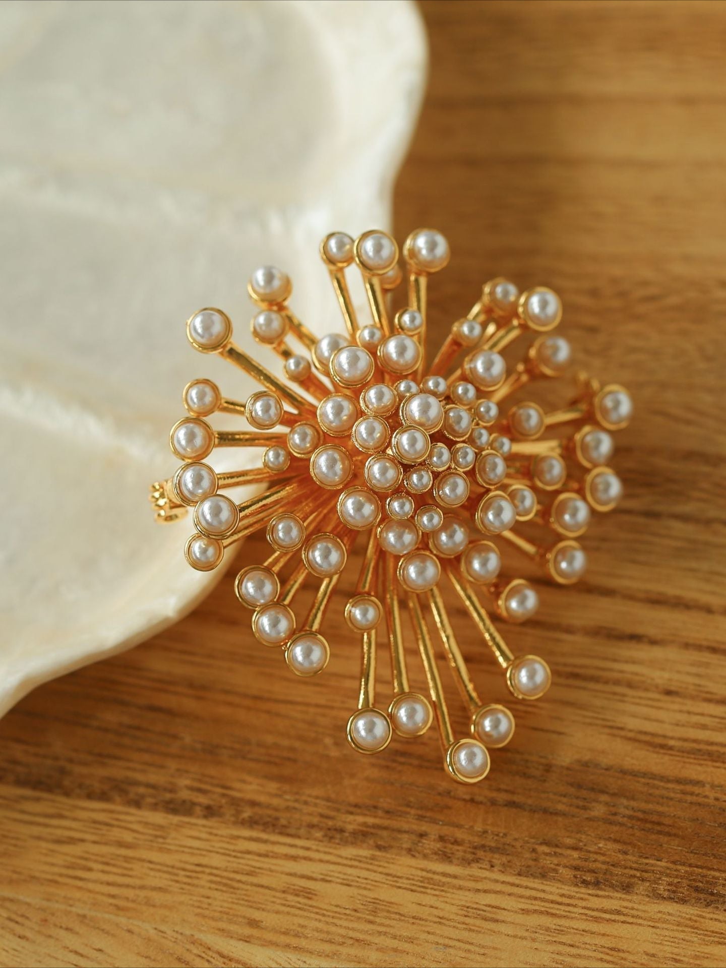 Retro Fashion Pearl Fireworks Brooches - floysun