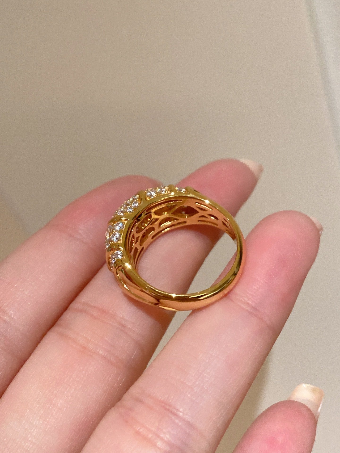 Ripple Pattern Pavé Ring - floysun