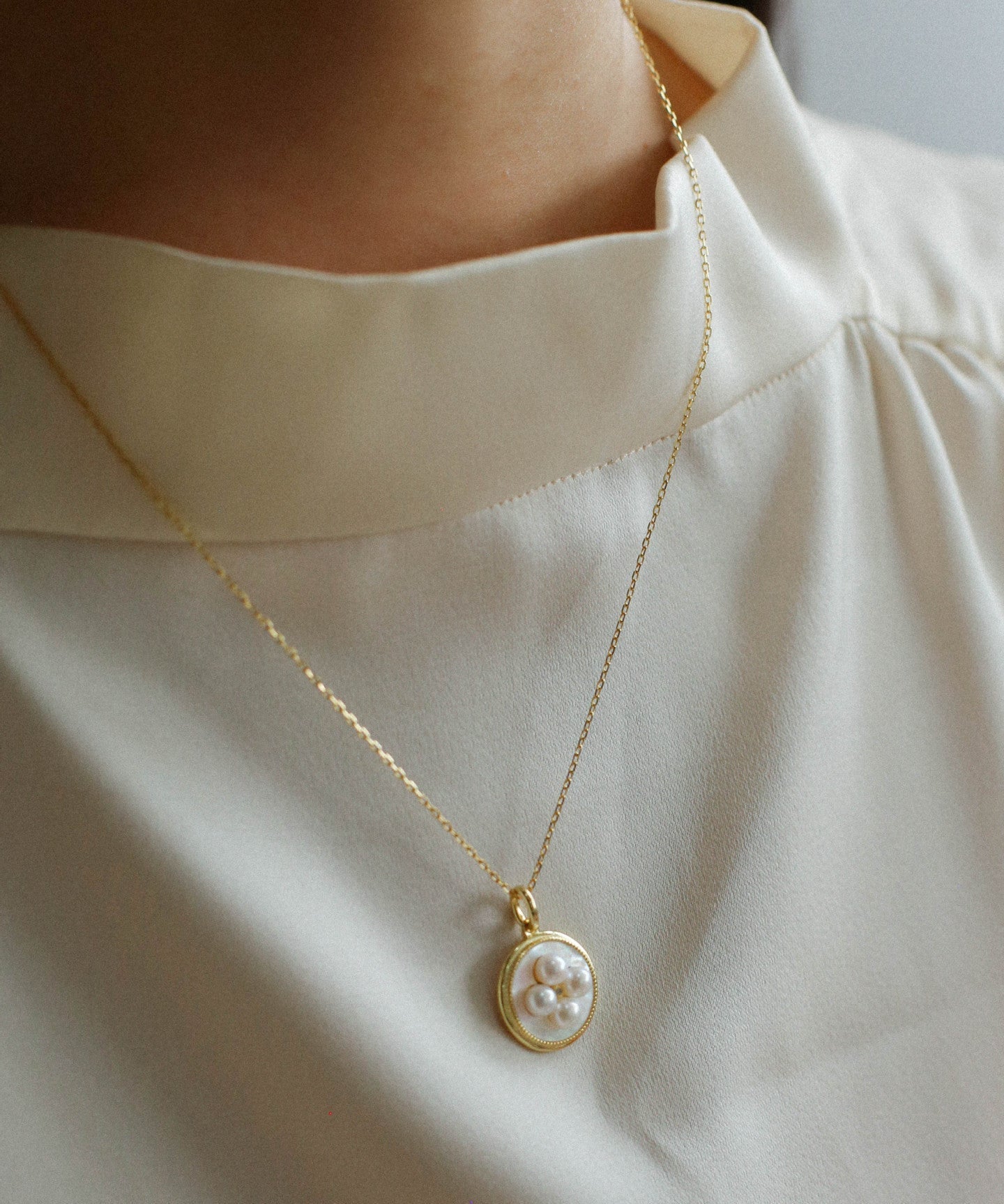 Round White Shell and Pearl Pendant Necklace - floysun