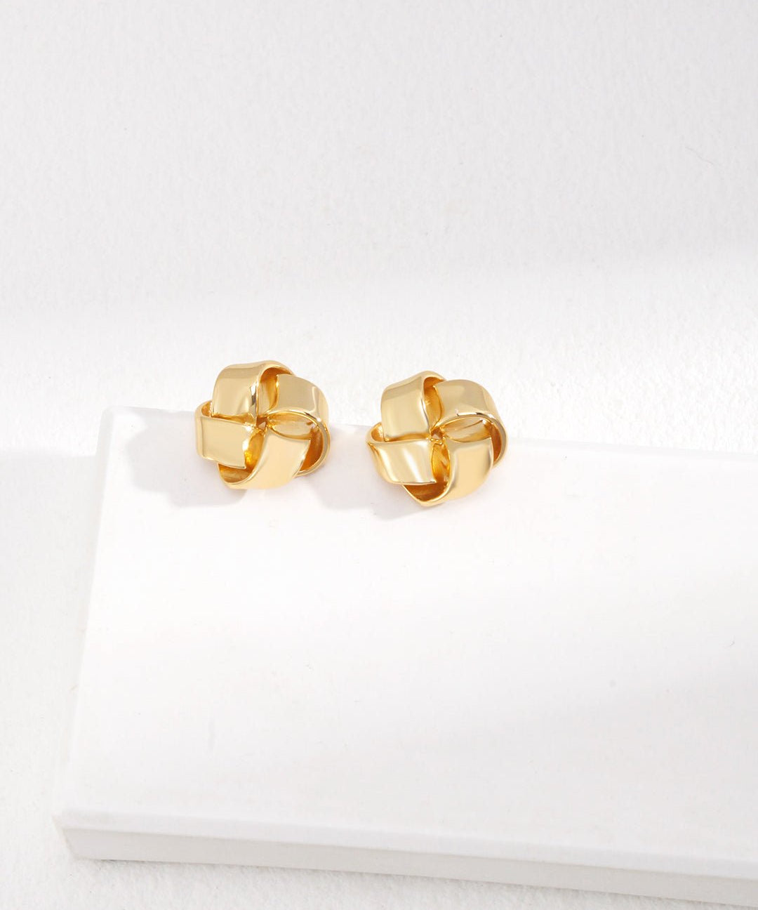 Simple Golden Knot - shaped Earrings - floysun