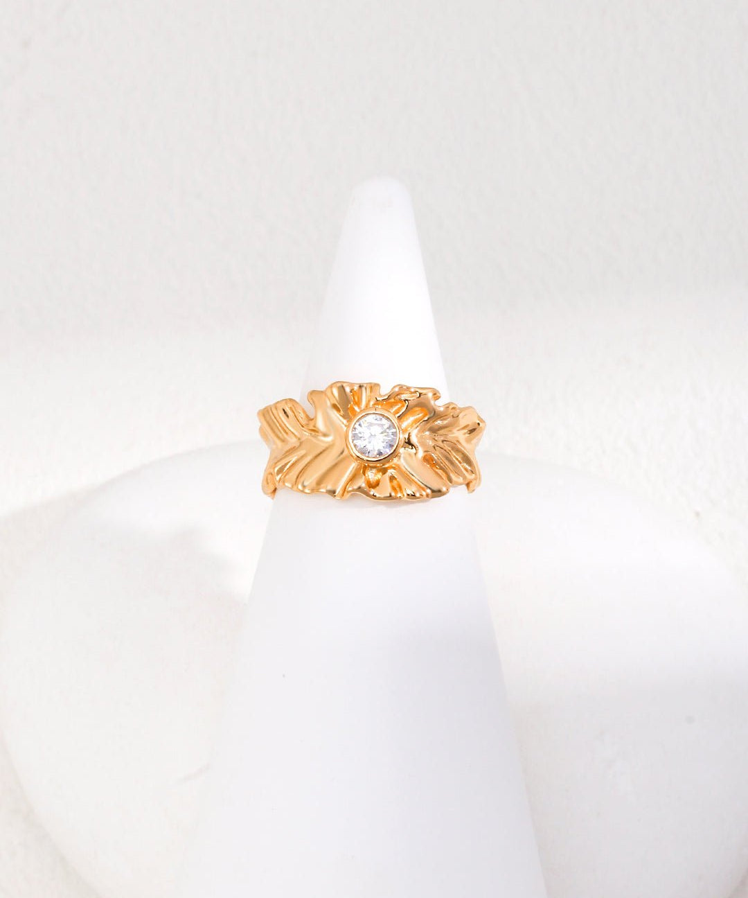 Simple Pleated Zircon Ring - floysun