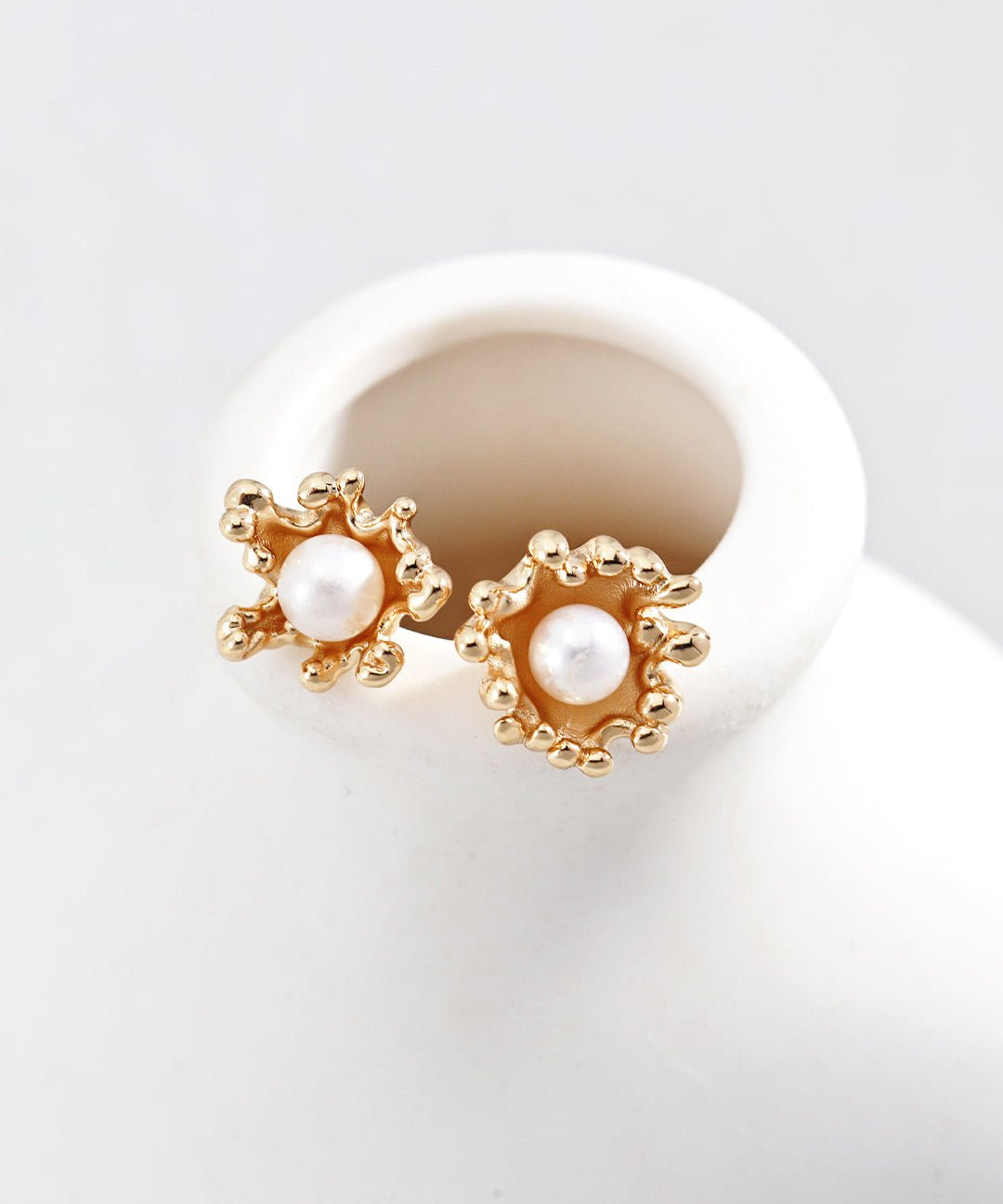 Small Petal Wrapped Pearl Stud Earrings - floysun