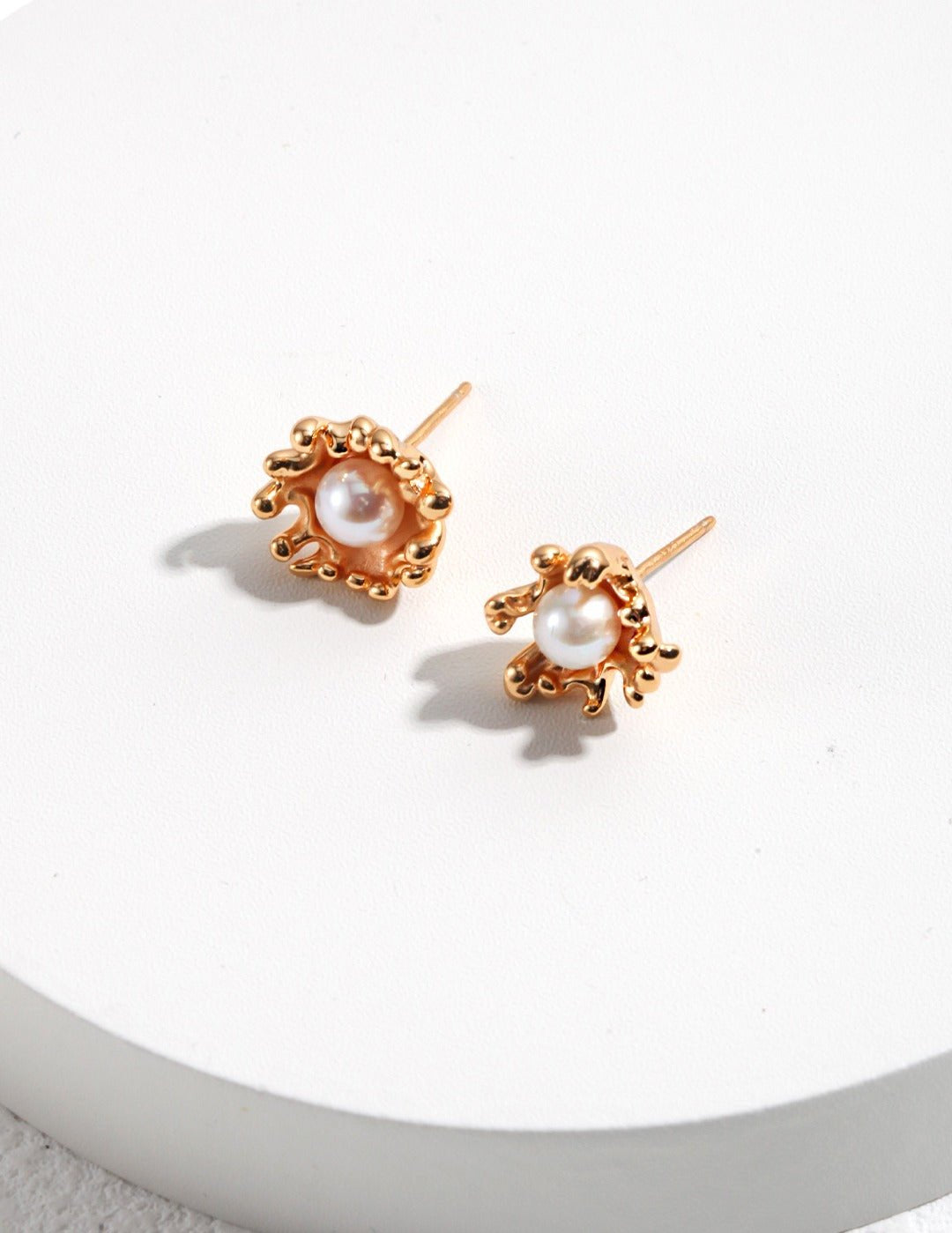 Small Petal Wrapped Pearl Stud Earrings - floysun