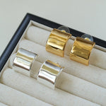 Smooth Metallic Curved Huggie Earrings - floysun