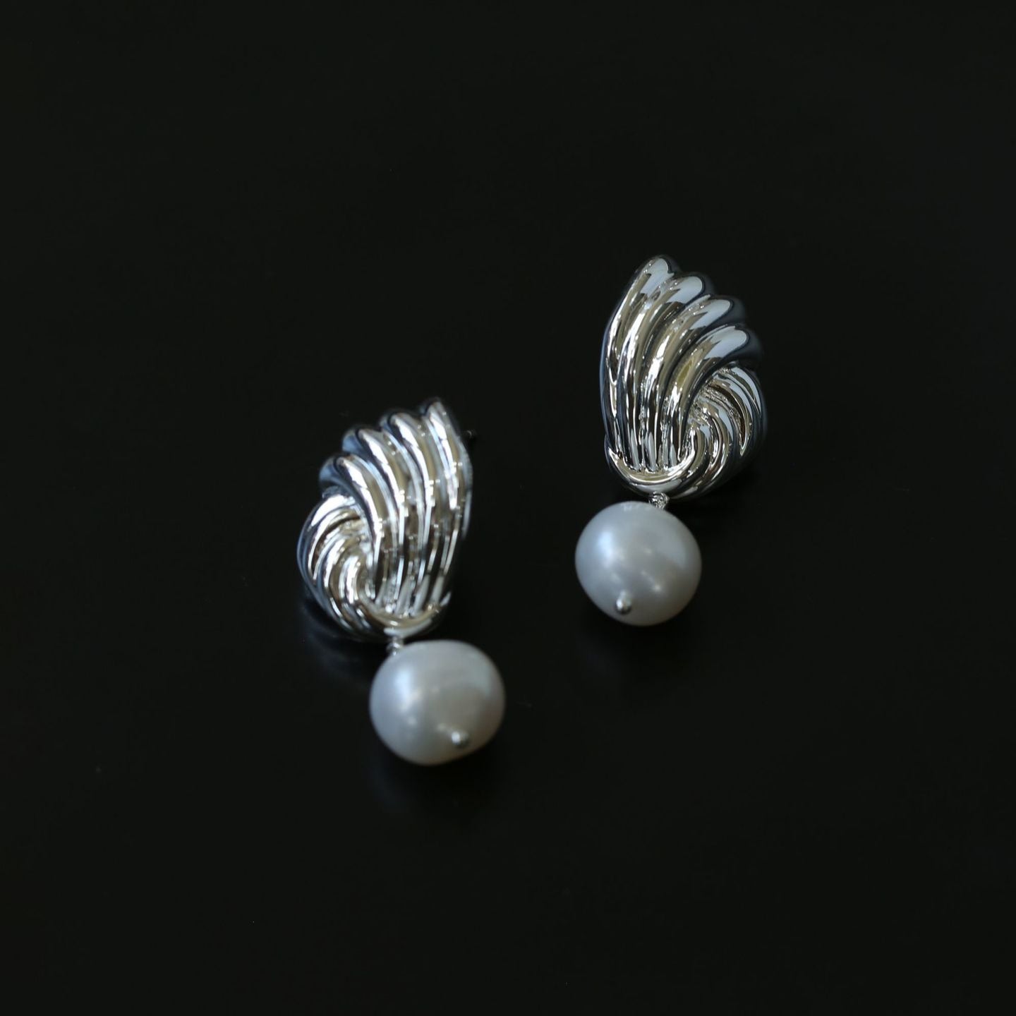 Spiral Metal Wind Stripe Pearl Drop Earrings - floysun