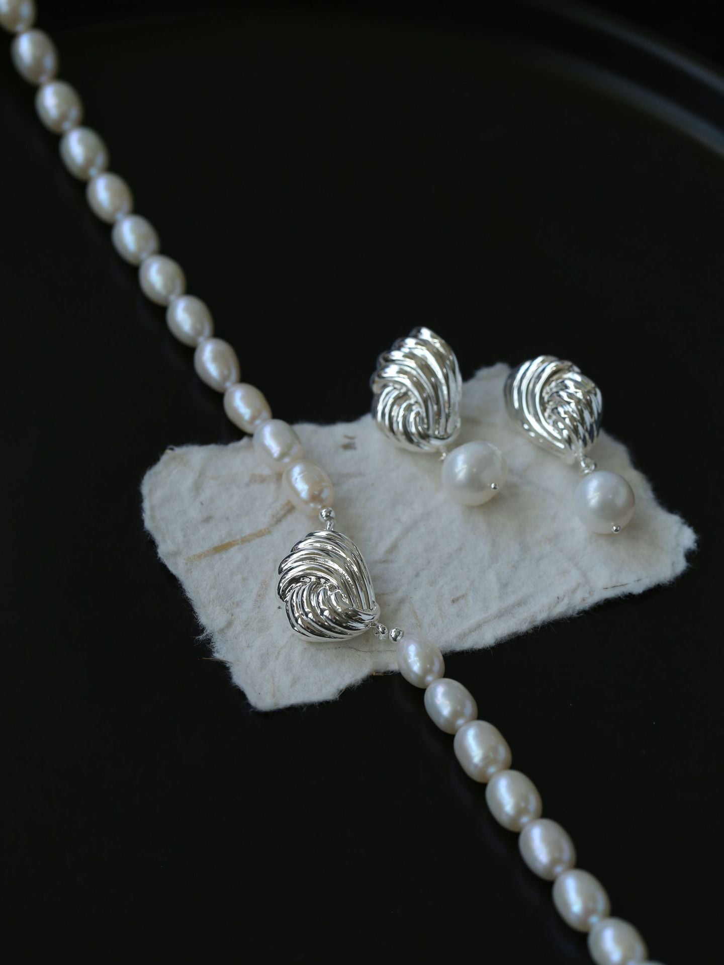 Spiral Metal Wind Stripe Pearl Drop Earrings - floysun