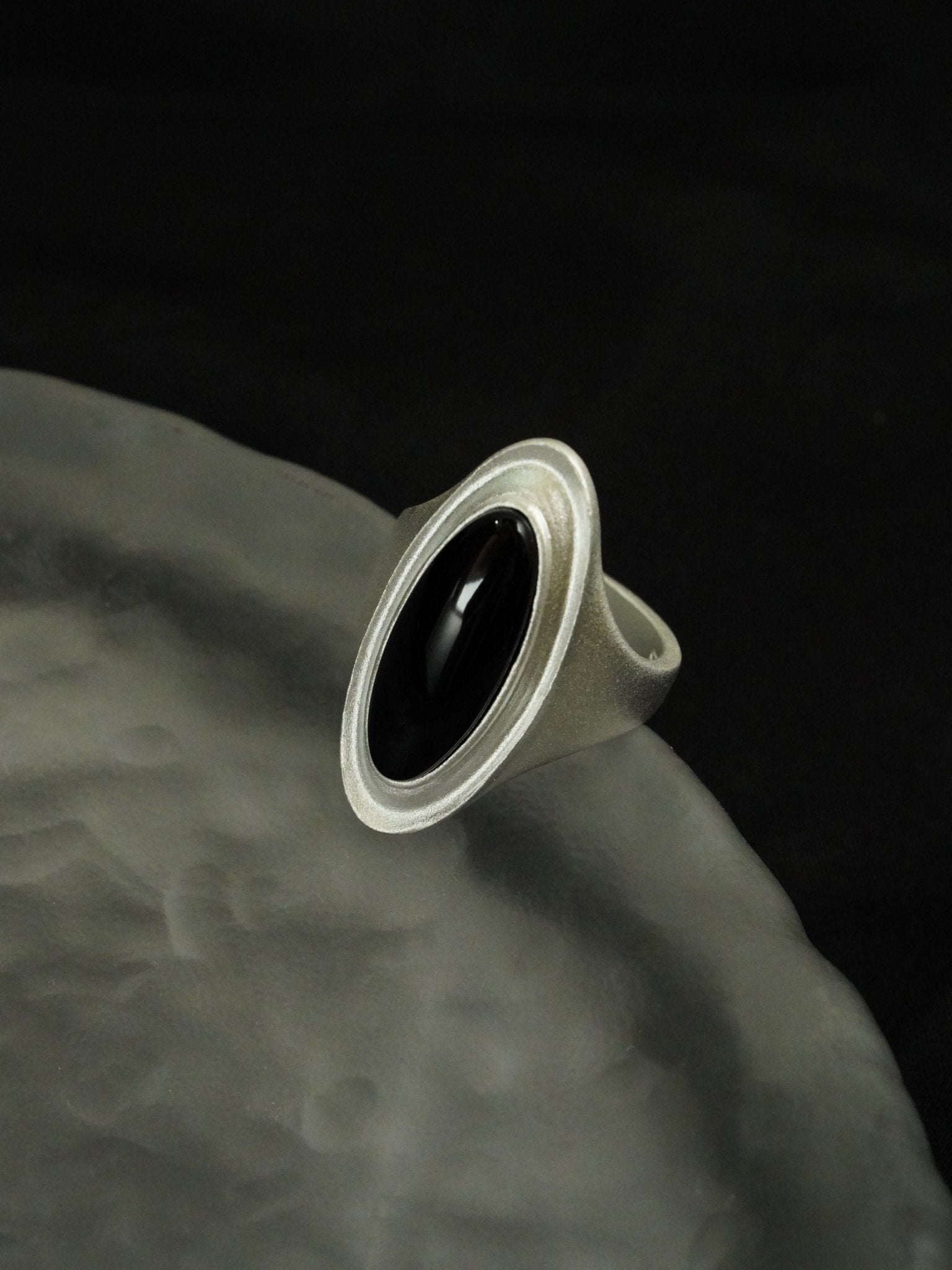 Sterling Silver Matte Black onyx and White Chalcedony Oval Ring - floysun