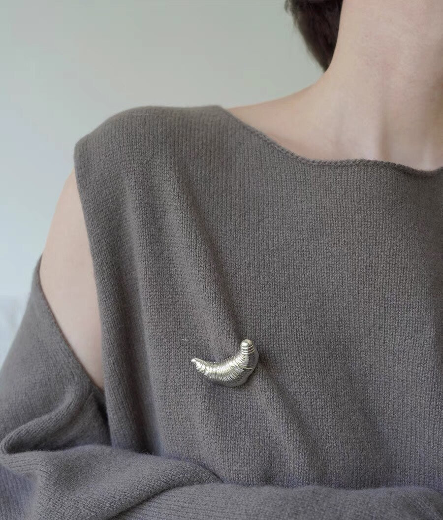 Three - dimensional Croissant Brooch - floysun