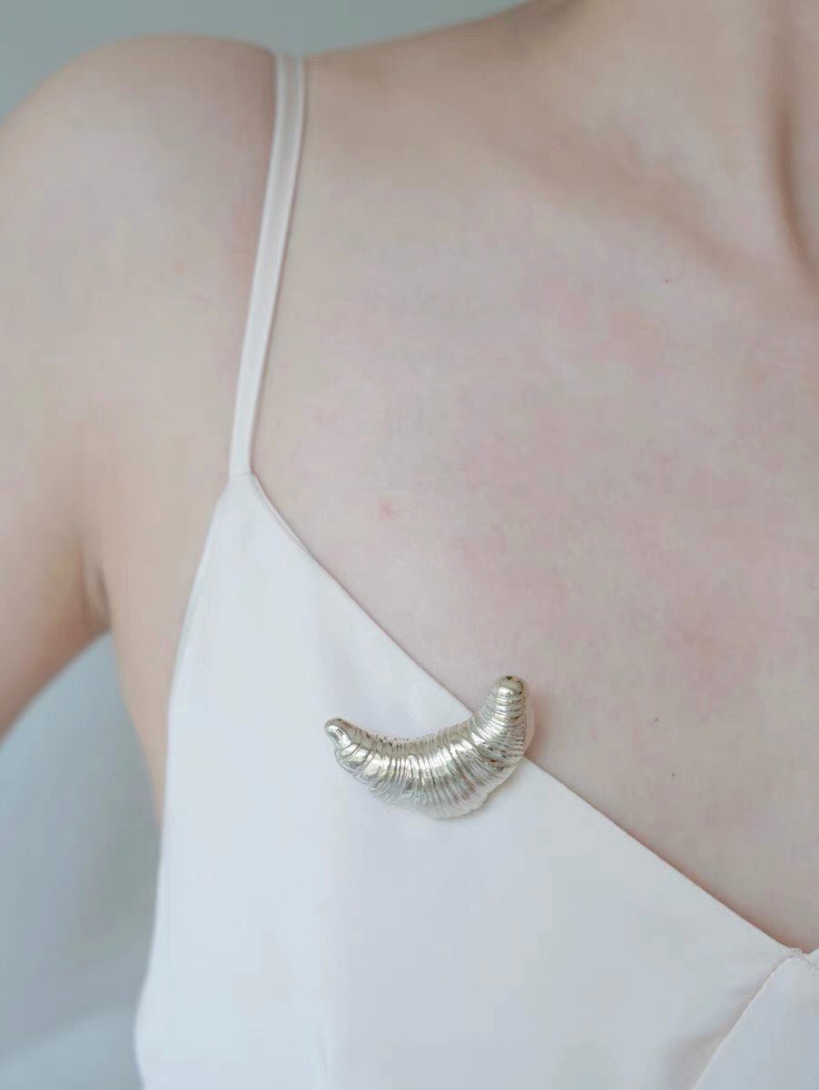 Three - dimensional Croissant Brooch - floysun