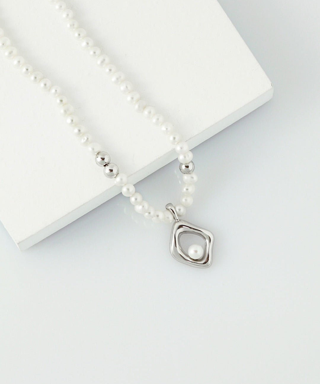 Three - dimensional Square Pendant Pearl Necklace - floysun