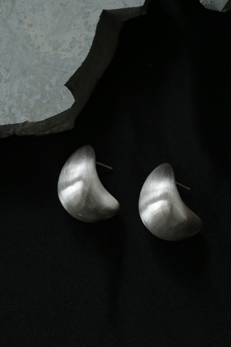 Trending Elegant Oversized Arc Matte Silver Earrings - floysun