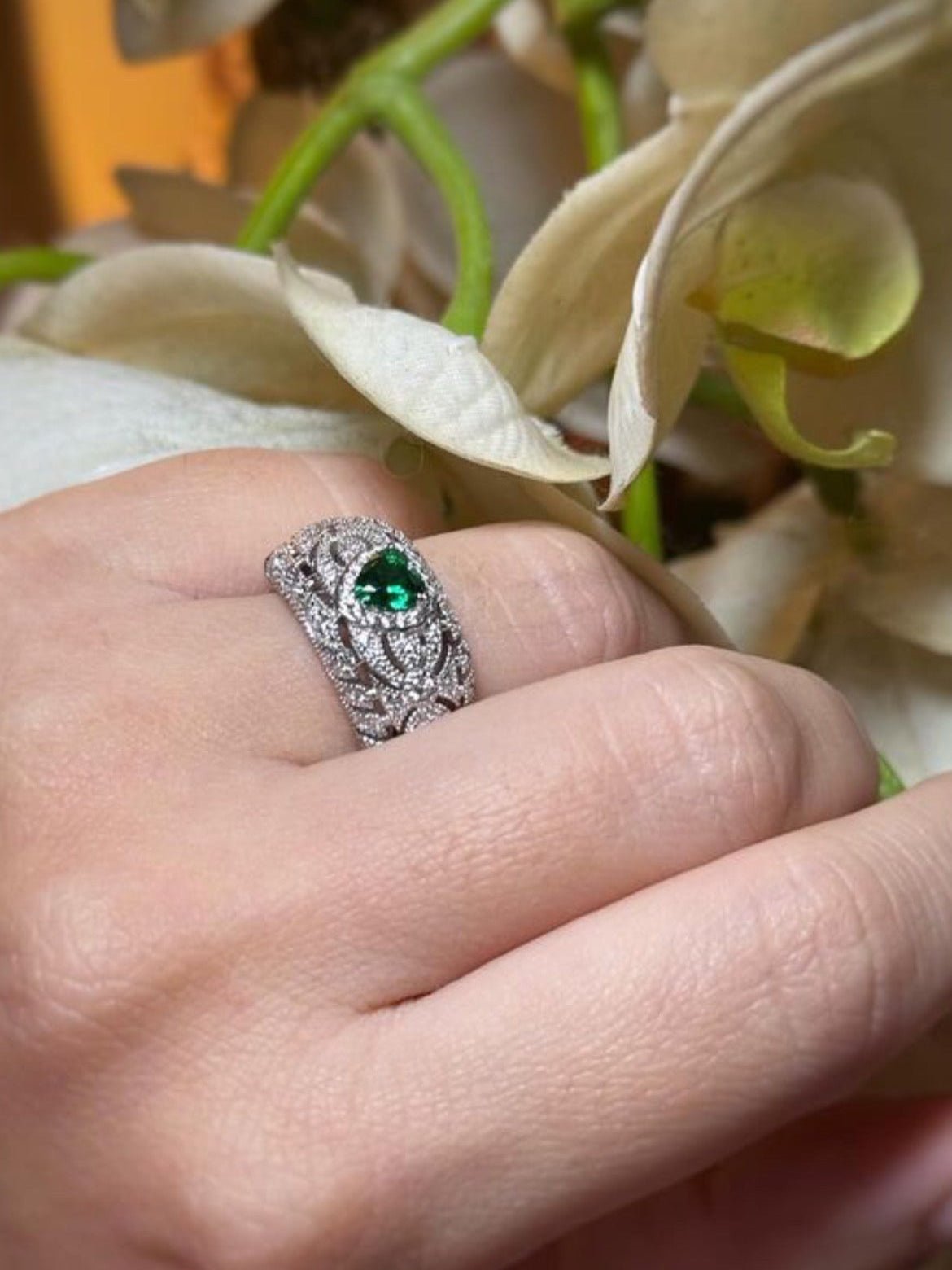 Vintage Heart - Shaped Emerald and Diamond Ring - floysun