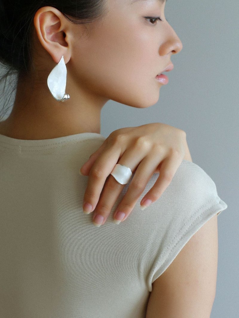 White Enamel Scroll Leaf Statement Earrings - floysun