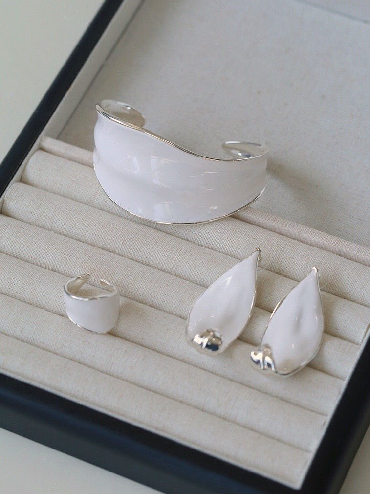 White Enamel Scroll Leaf Wide Open Ring - floysun