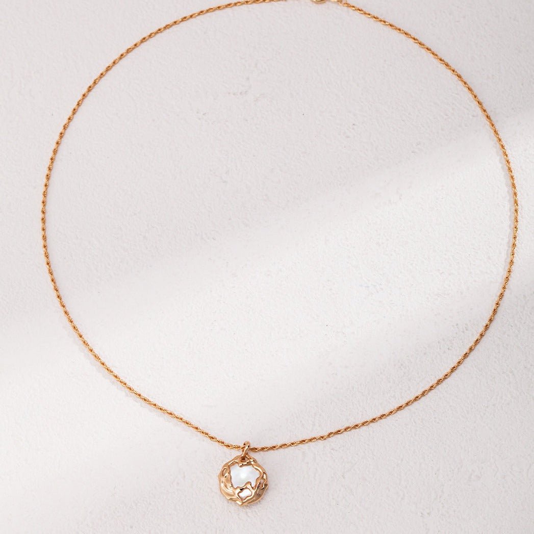 Natural Pearls Inlaid Gold Edge Necklaces - floysun