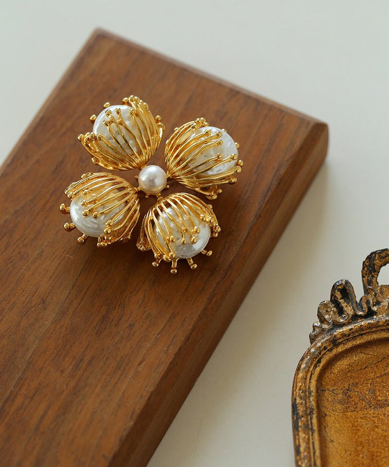 Retro Hollow Stamen Brooch - floysun